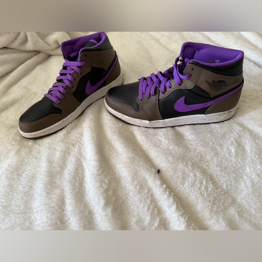 Jordan Sneakers with Purple Interior - Picture 5 of 6